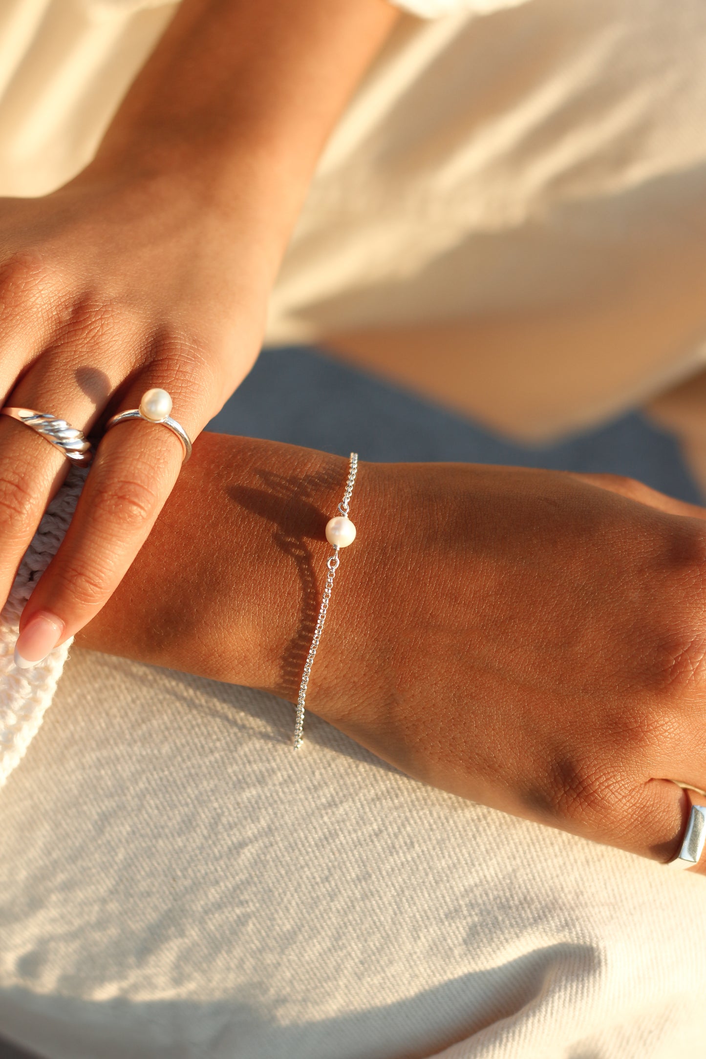 Minimal Single Pearl Bracelet